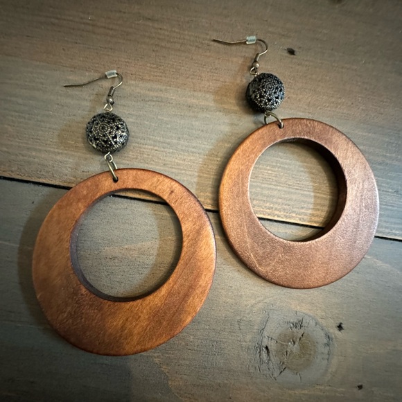le chateau Jewelry - Le Chateau wooden hoop earrings